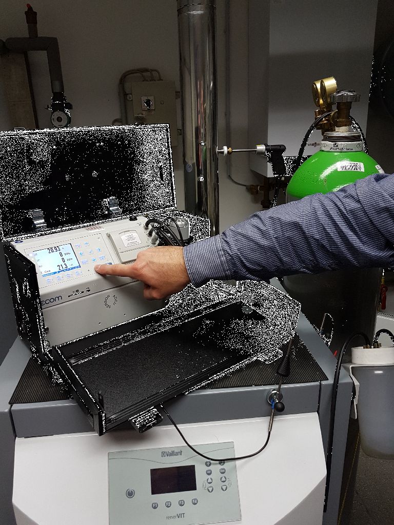 ecom-EN3-R Abgasmessgerät mit integrierter Russpumpemain image-1